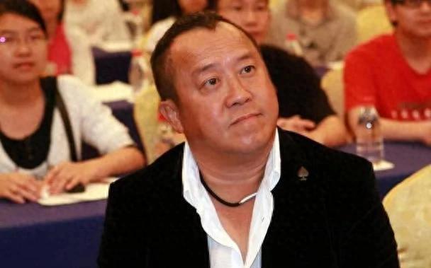 上嚼口香糖与金沙总裁骑旋转木马挺幼稚米乐m6网站曾志伟澳门参加电影节台(图6)