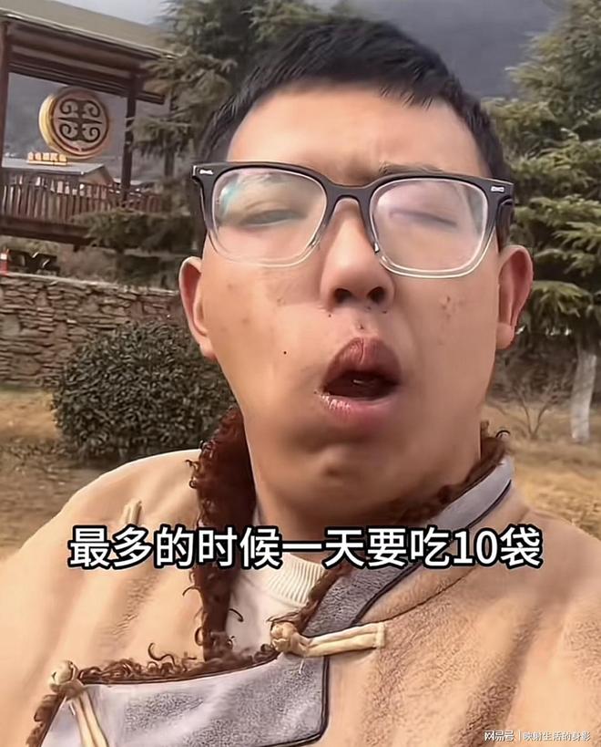 致脸部变形还边嚼边劝大家别碰槟榔m6米乐app男子嚼槟榔七年导(图3)