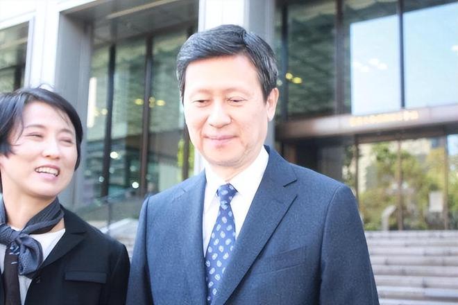 ”同一女星亲兄弟为财权内斗互撕韩国财阀家族丑闻：父子“共享