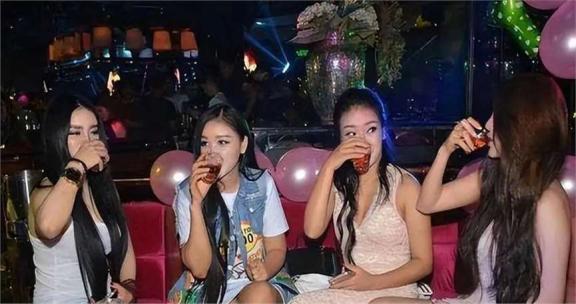 砸钱却因“头牌鸭王”一夜倒闭白马会所覆灭记：无数富婆疯狂(图8)